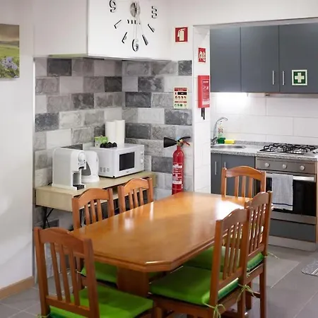Cantinho Do Cruzeiro Lajes Holiday home *